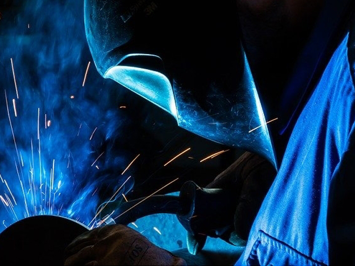 サイズ問わず鋼材の加工まで承っております